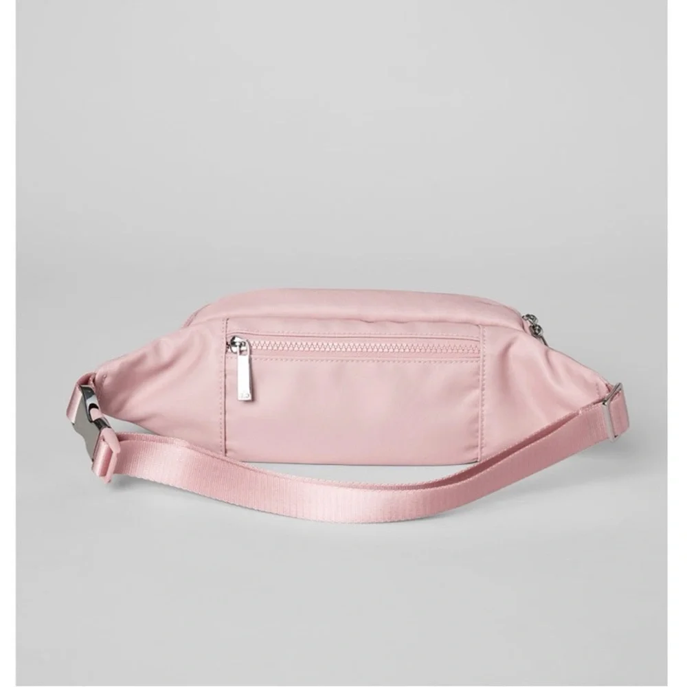 ALO YOGA | ✨NWOT✨ Explorer Fanny Pack in Ballet Pink
